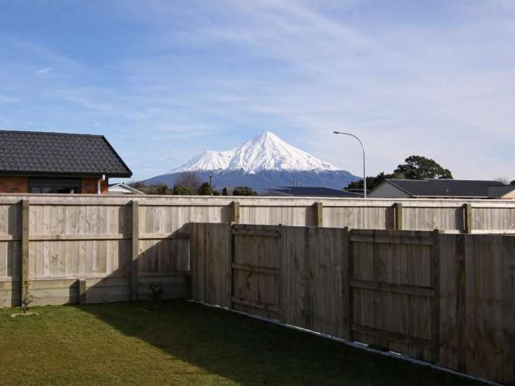 23 Montague Grove Stratford_18