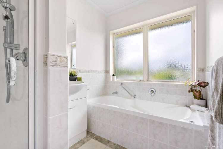 9 Glesan Place Beachlands_14