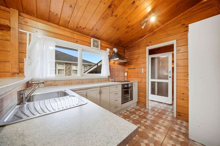 6 Robert Burke Place Henderson_11