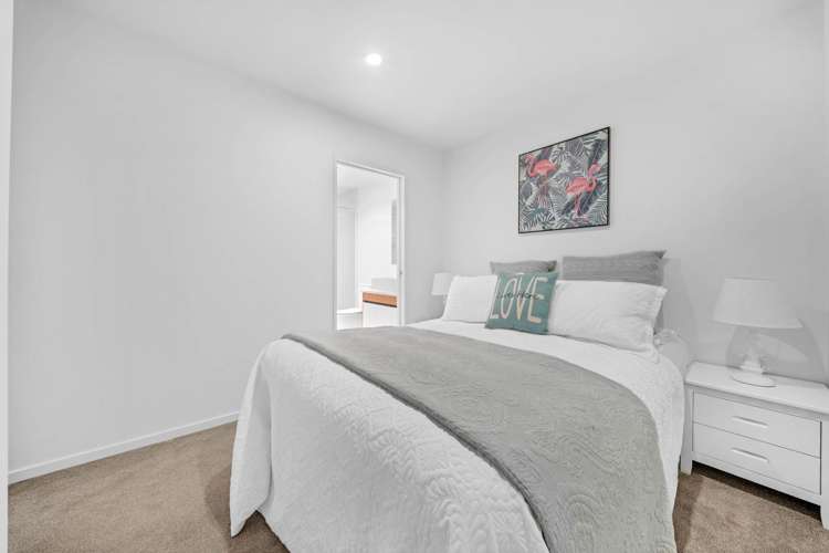 5 Puhakehake Place Flat Bush_10