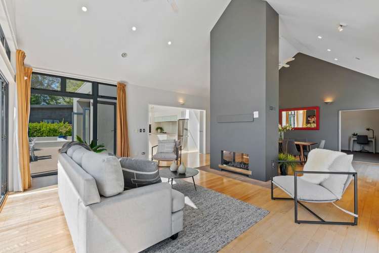 105 Gladstone Road South_5