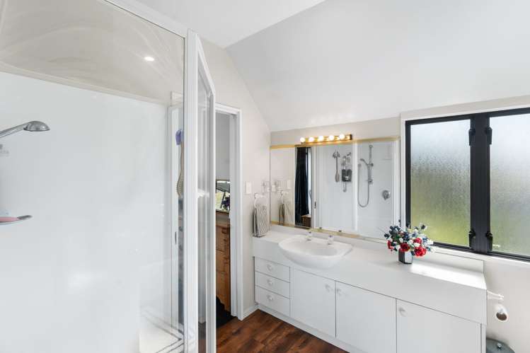 2/128b Mcfaddens Road Saint Albans_9