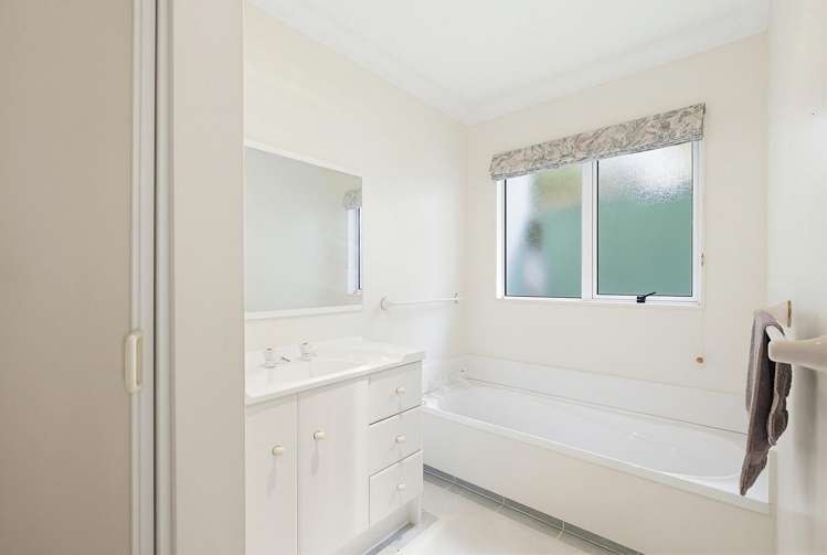 1 Tombane Terrace Papakowhai_17