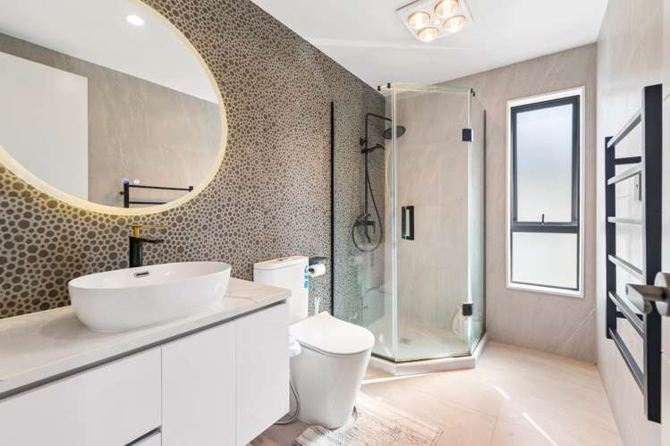 17 Tullymore Drive Flat Bush_14