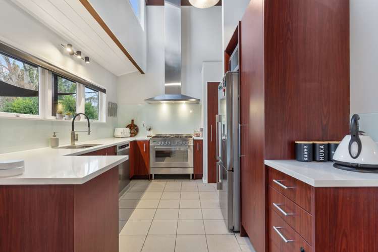 520 West Coast Road Oratia_10