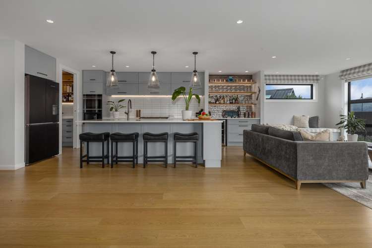 14 Rotorua Grove Aotea_3