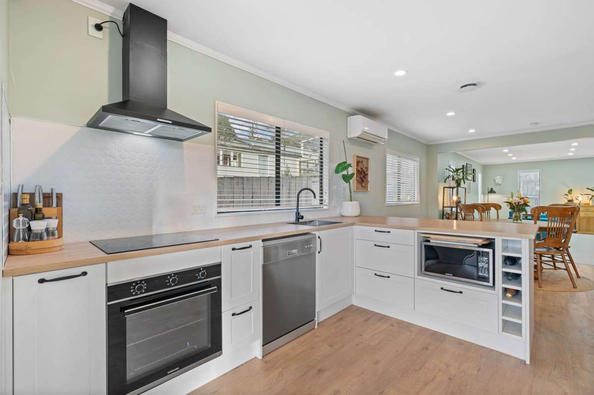 8A Parrs Cross Road_0