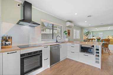 8A Parrs Cross Road_3