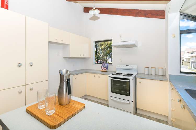 2 Inverness Avenue Hamilton East_9