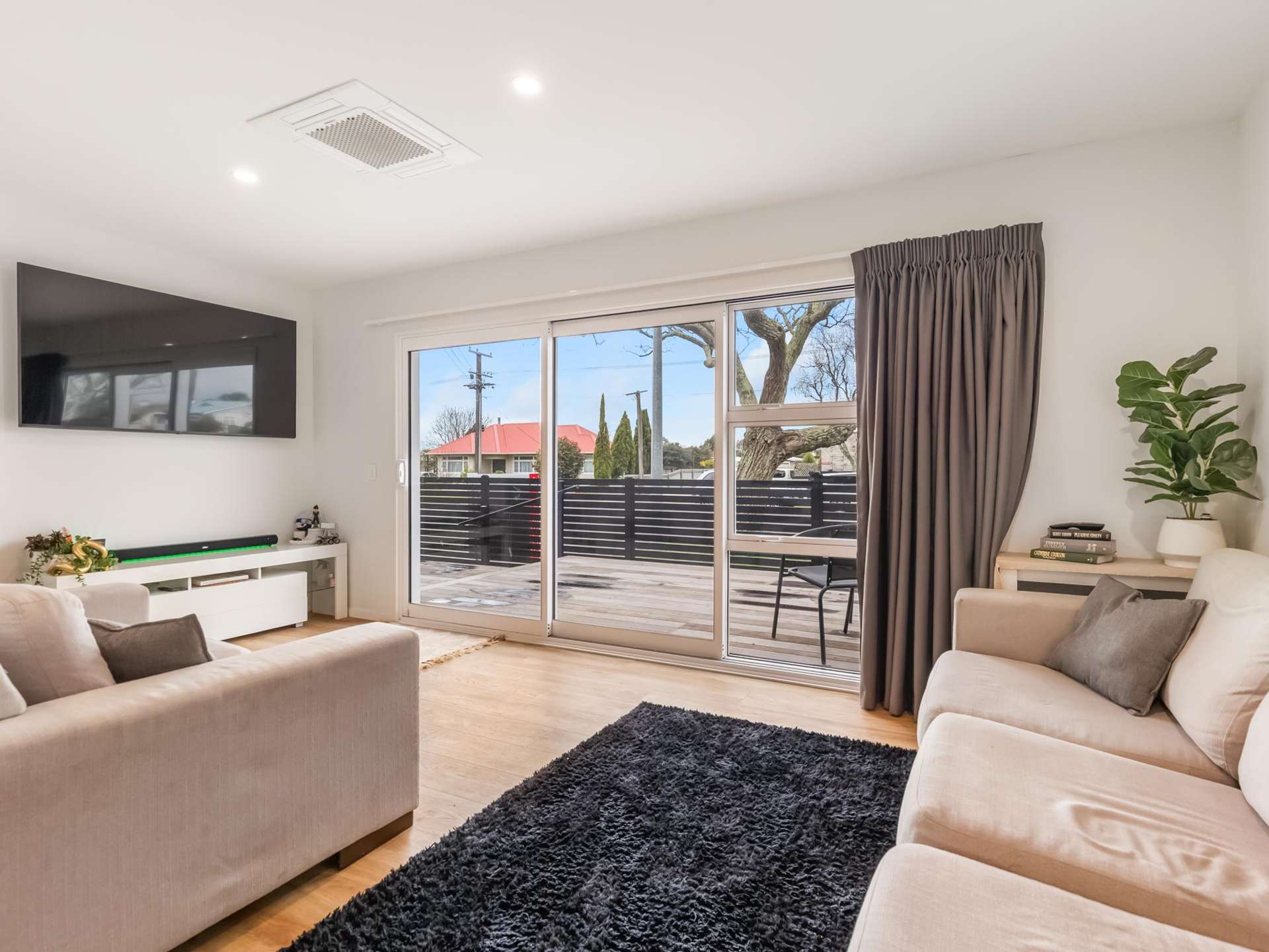 75b Queen Street West Levin_0