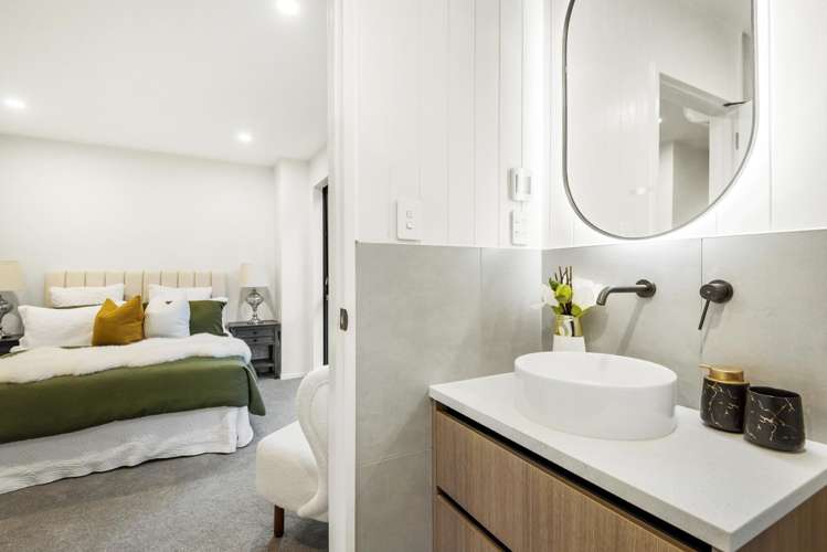 16-18 Handley Avenue Narrow Neck_25