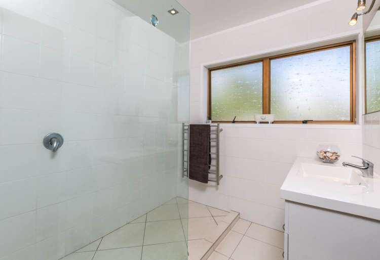 13 Matuhi Rise Henderson_11