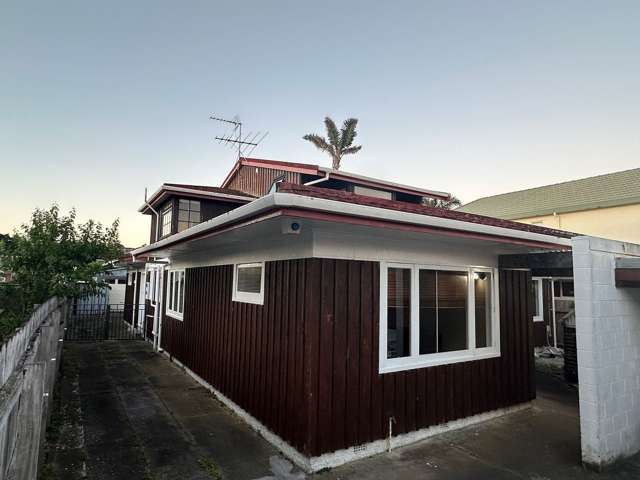 Scenic 5BR Family Retreat in Eastern Beach