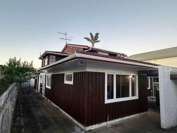 7 Eastern Beach Road_0