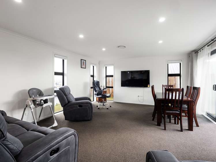 28 Inuwai Street Glenview_2