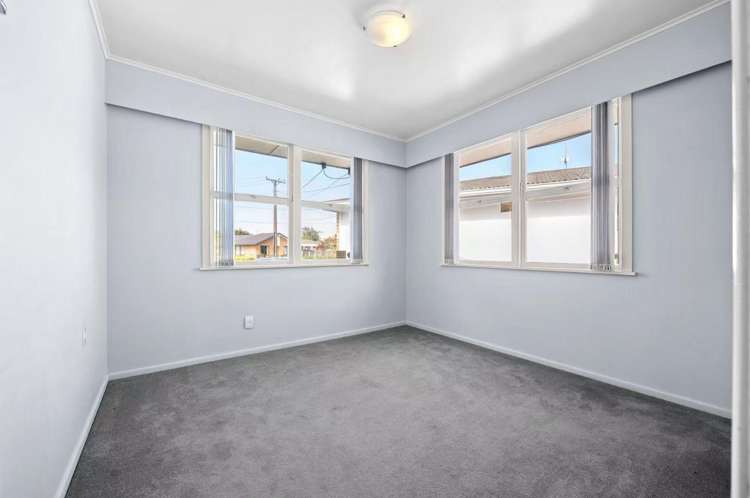 8 Winstone Avenue 1053_4