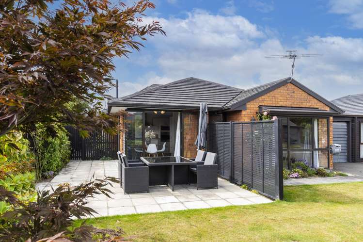 2/22 Leander Street_0