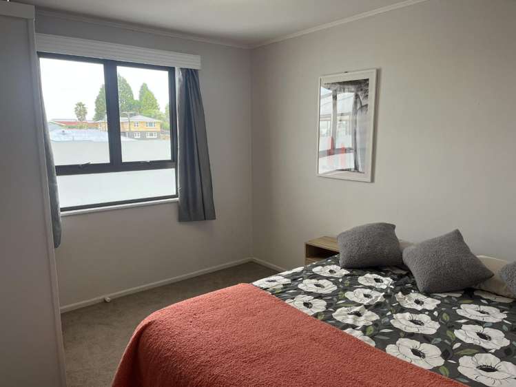 5 Sussex Place 11601_6