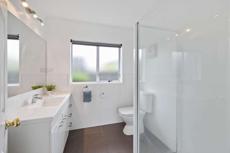 6 Camira Place Botany Downs_18