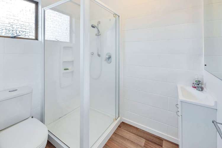 1/2a Carlisle Road Browns Bay_18