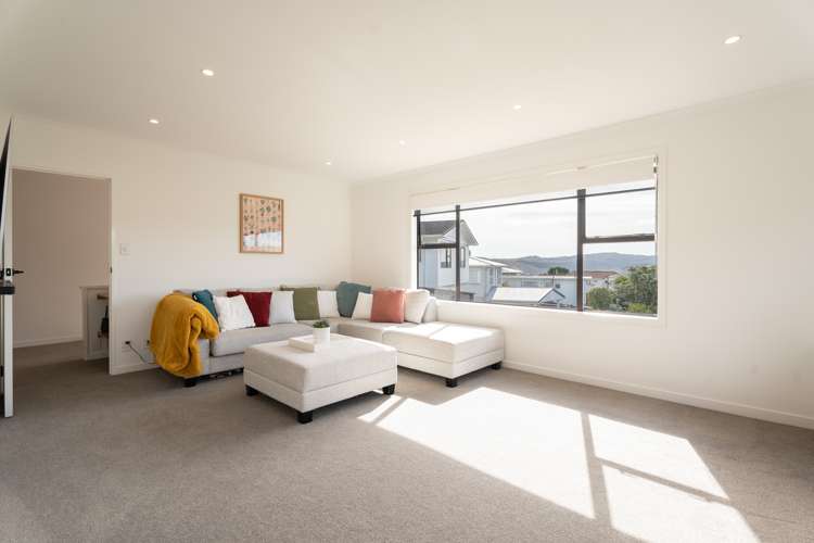 8 Hillview Crescent Paparangi_5