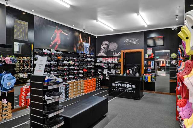 33 Smiths Sports Shoes New Plymouth_1