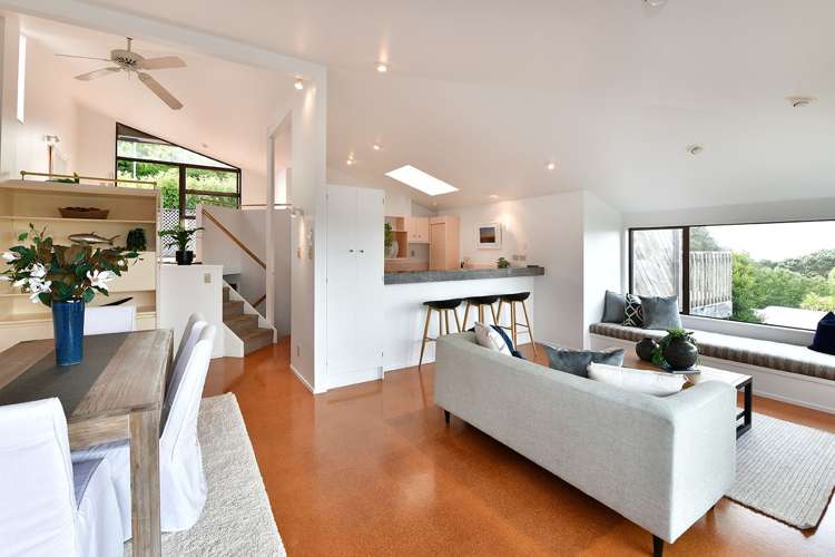 2/3 Beach Road Stanmore Bay_19