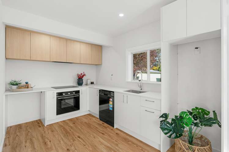 262 Breezes Road_4