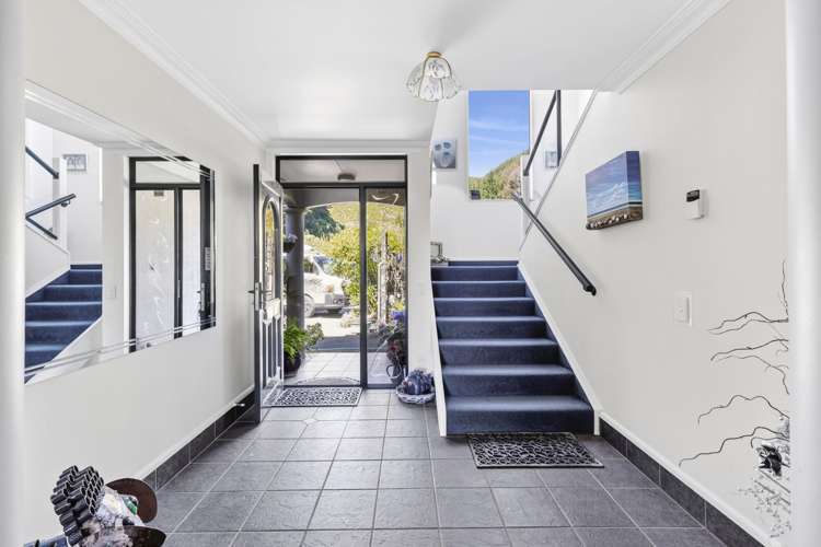 583 Hill Street South Hope_3