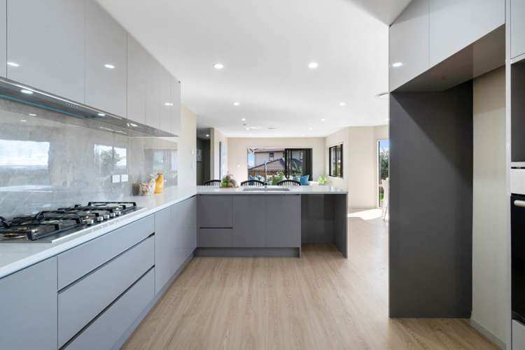 28 Arrowsmith Drive Clover Park_12