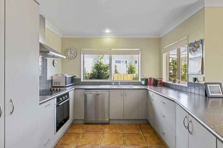 6 Crows Road Swanson_7