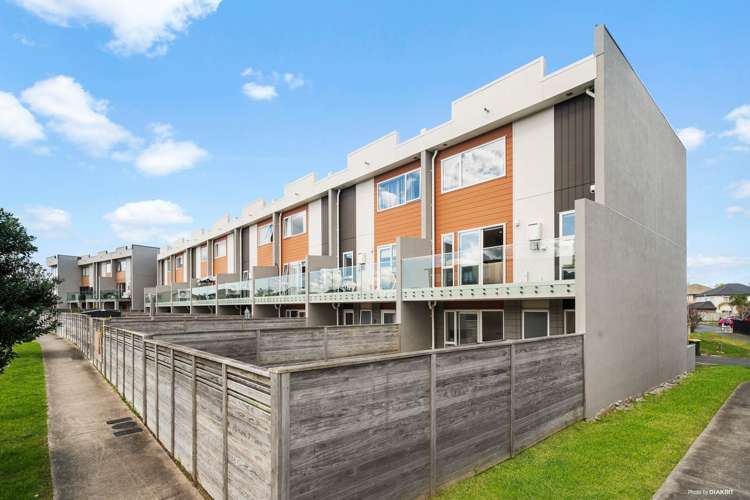 87 Bordeaux Parade Te Atatu South_16