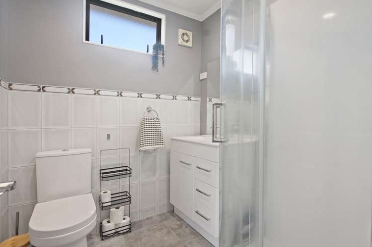 33a Makora Road Massey_16