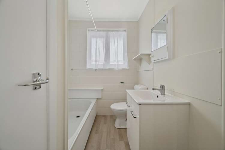 57C, D & E James Street Glenholme_25