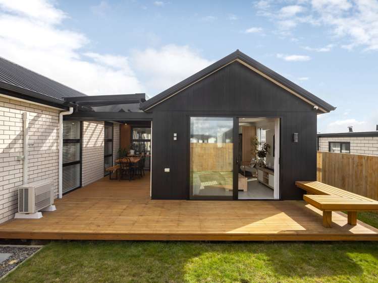 19 Inuwai Street Glenview_9