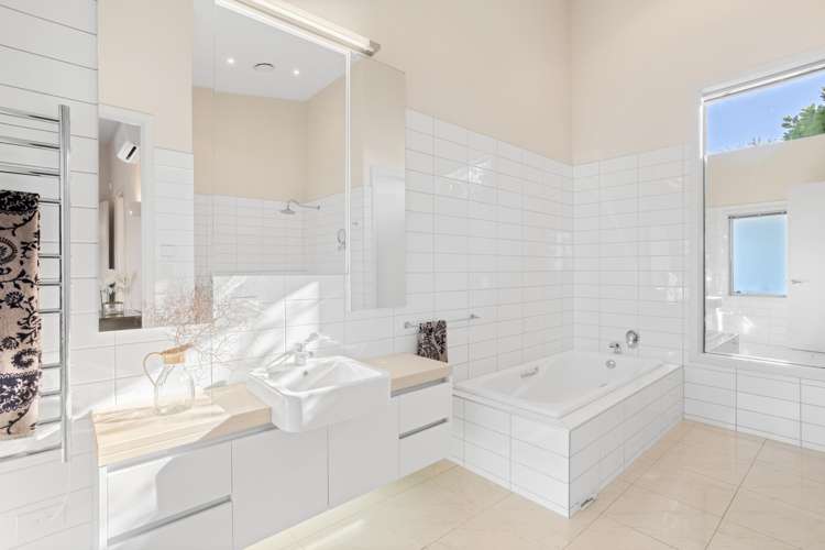 105 Marlborough Ridge Drive Fairhall_16