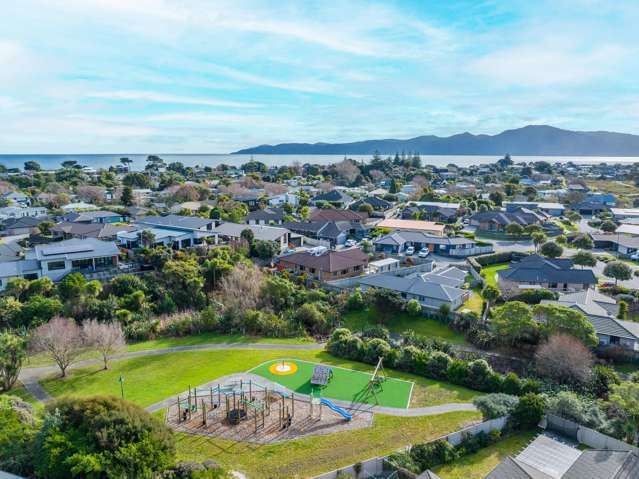 44 Simpson Crescent Raumati Beach_1