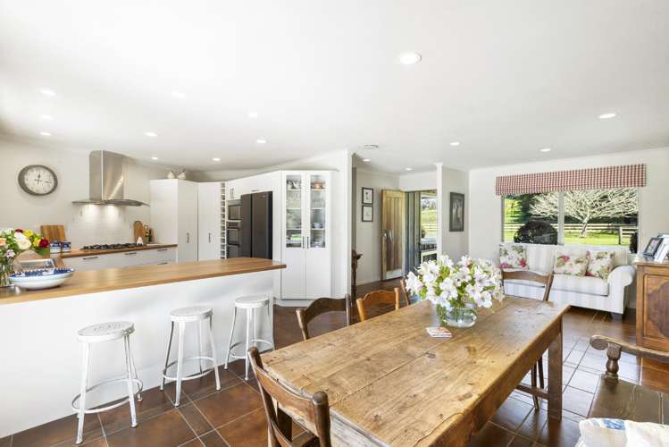 19 Valley Road Waitoki_3