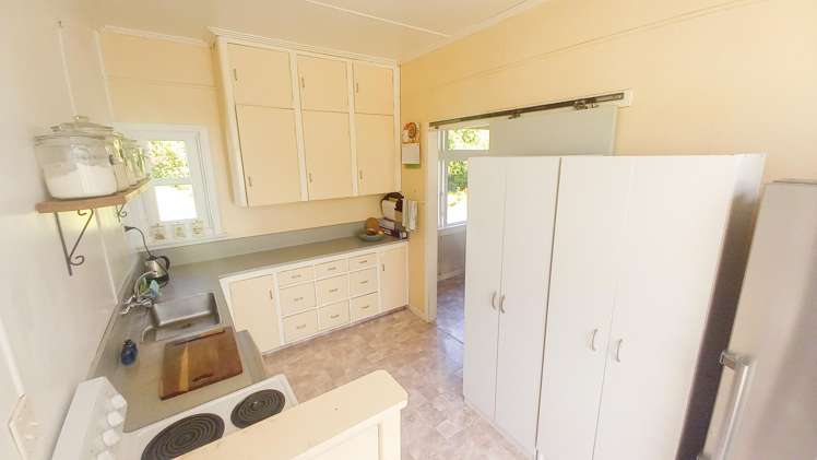 11,13 Birch Street Tuatapere_7