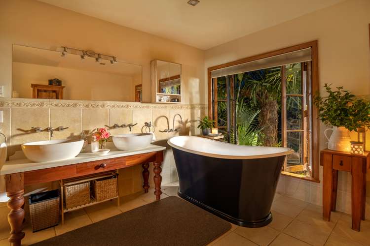 265 Ranzau Road Hope_10