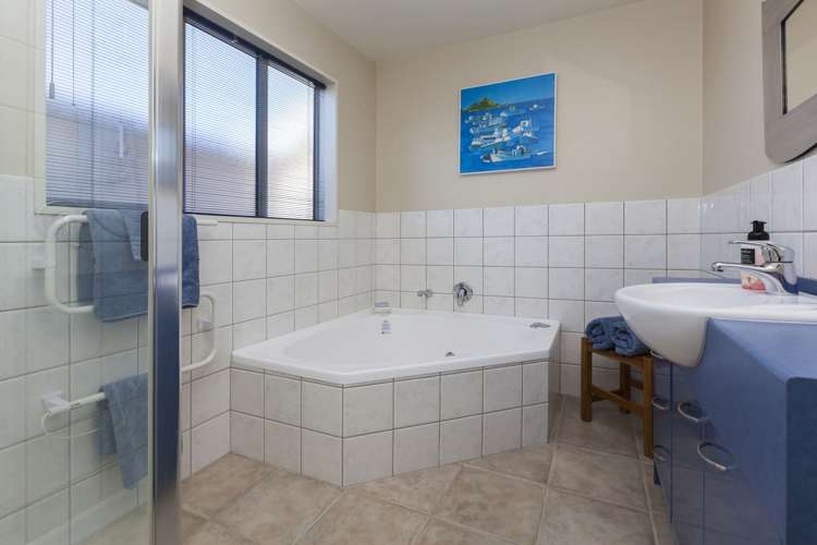 32 Woodhurst Drive Casebrook_16