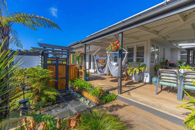 Tropical Holiday Vibe at Home!