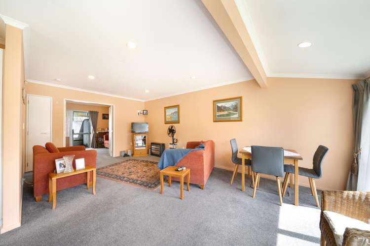 69/42 Main Road Tawa_4