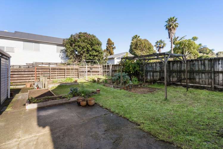 8 Montmere Avenue Te Atatu Peninsula_22