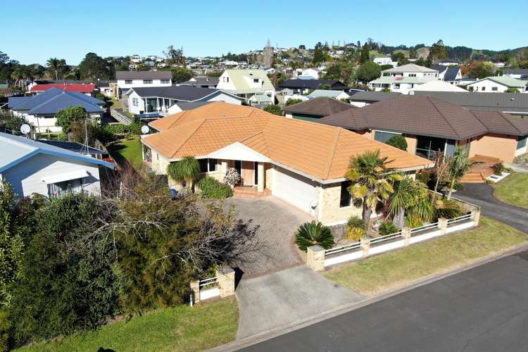 111 Everitt Crescent Whangamata_18