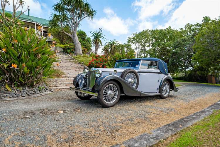 1228 Sandspit Road Sandspit_19