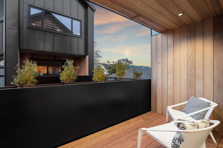 2-4/166 Chester Street East_2