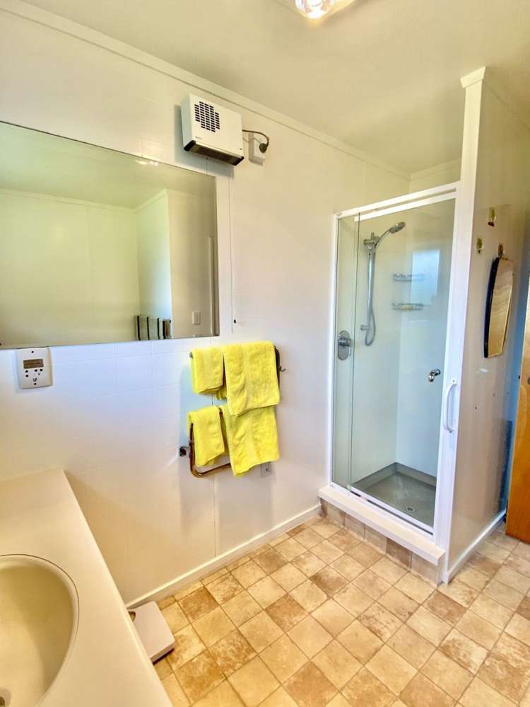 22 Pages Road Allenton_25