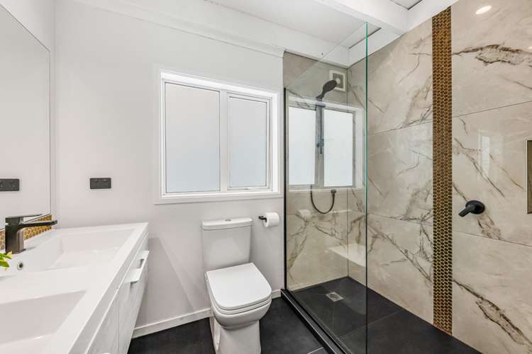 15 Roland Road Greenhithe_11