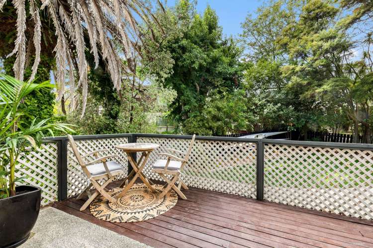 1/14 Surville Place Mairangi Bay_14